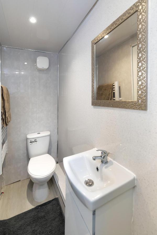 Stockton Town Centre Studio Apartments Free Parking And Wi-Fi Exteriör bild
