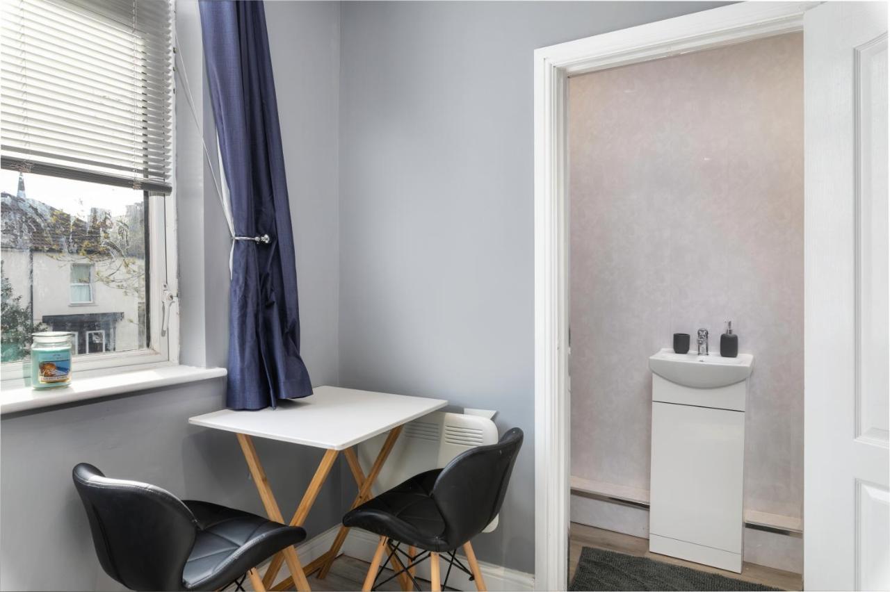 Stockton Town Centre Studio Apartments Free Parking And Wi-Fi Exteriör bild